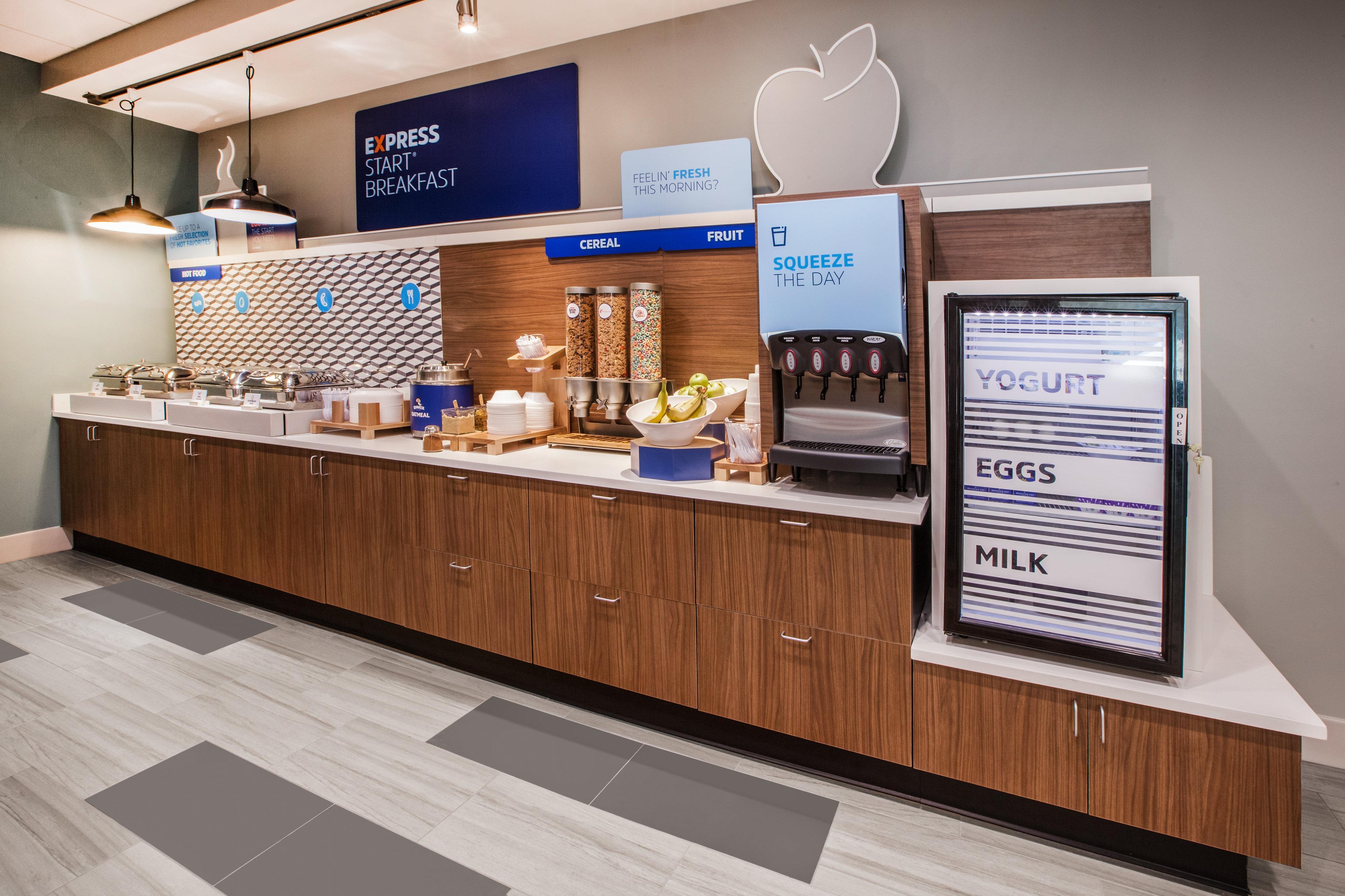 Holiday Inn Express Hotel Howe / Sturgis By Ihg Exterior foto