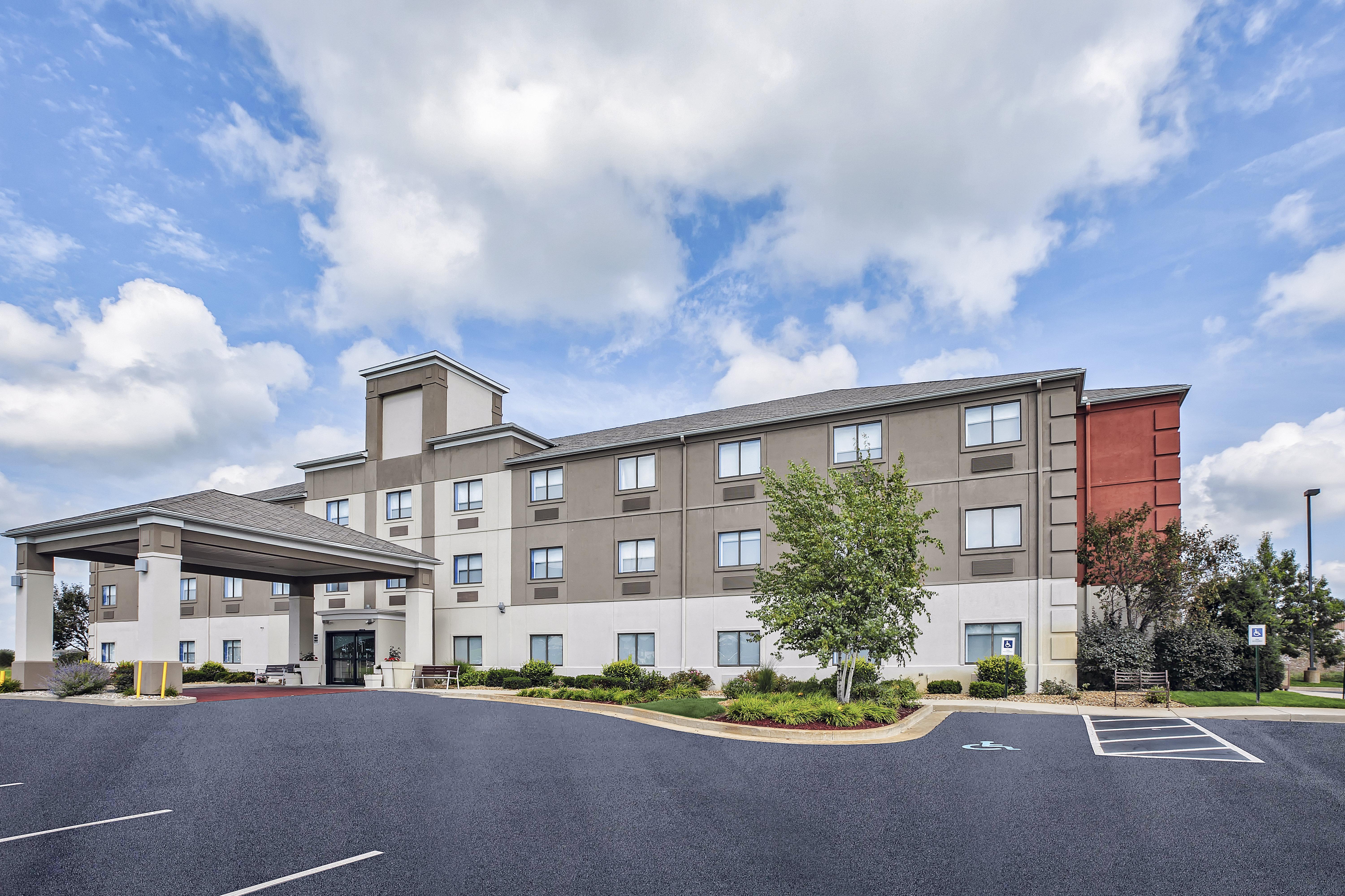 Holiday Inn Express Hotel Howe / Sturgis By Ihg Exterior foto