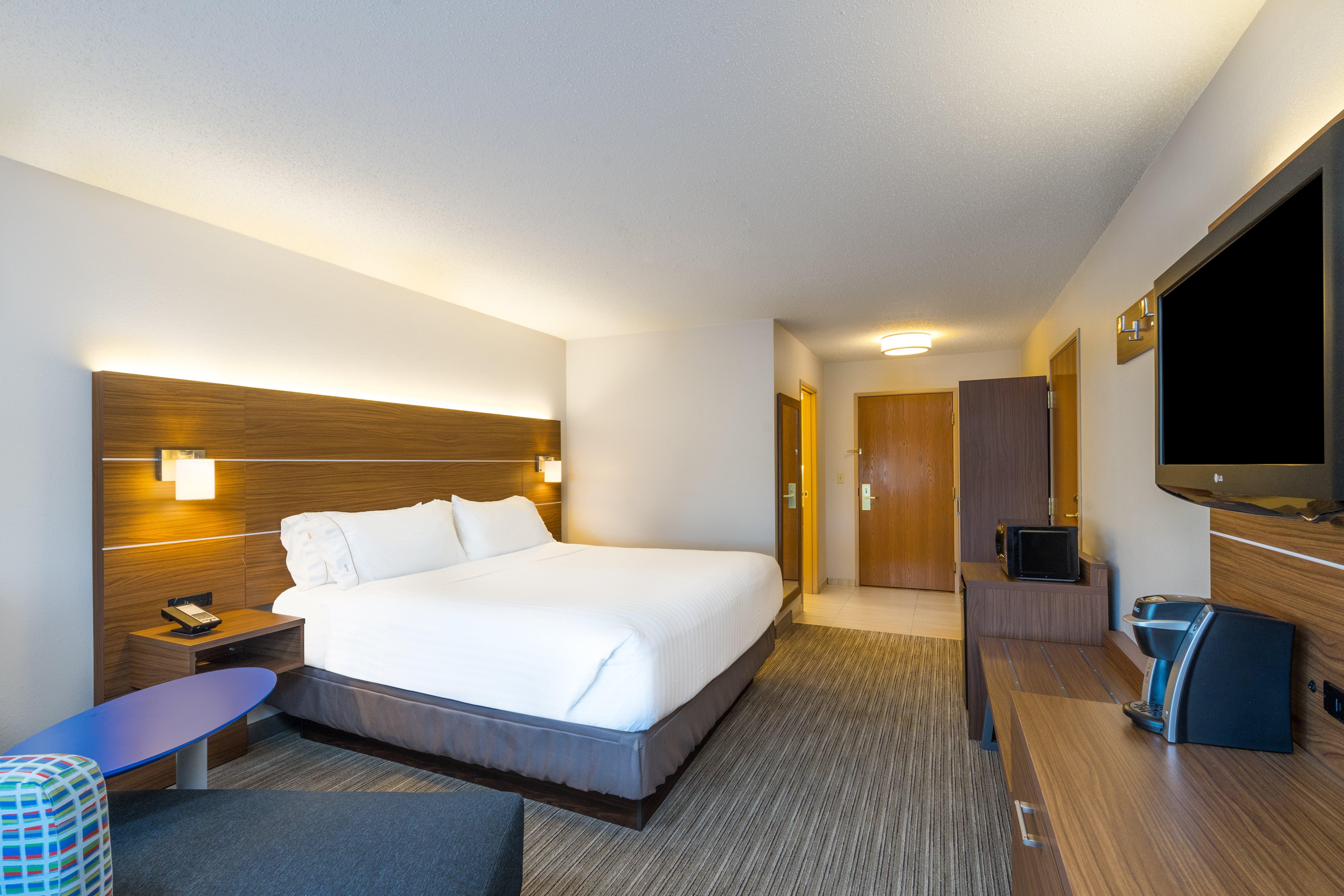 Holiday Inn Express Hotel Howe / Sturgis By Ihg Exterior foto